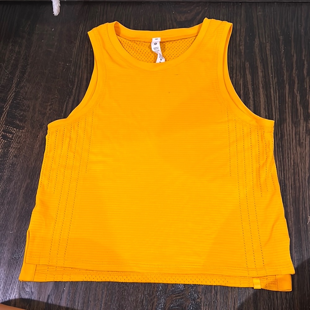 LULULEMON TANK TOP true color is more orangey then picture shows